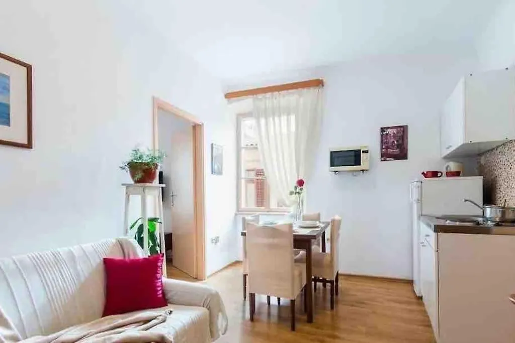 Vintage Pula Apartment